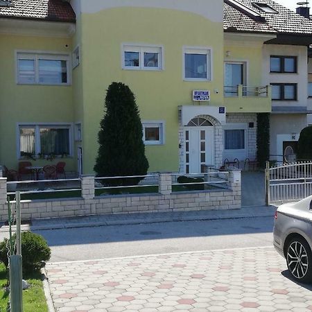Apartmani Nova Karlovac Extérieur photo